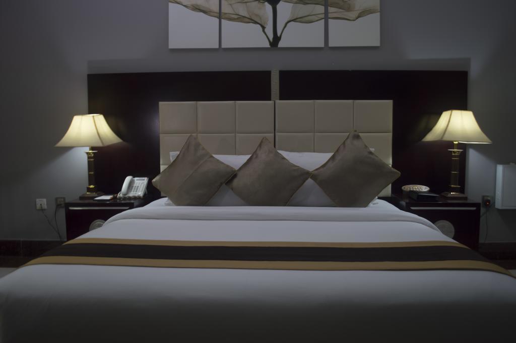Grandbee Suites Ikeja Zewnętrze zdjęcie