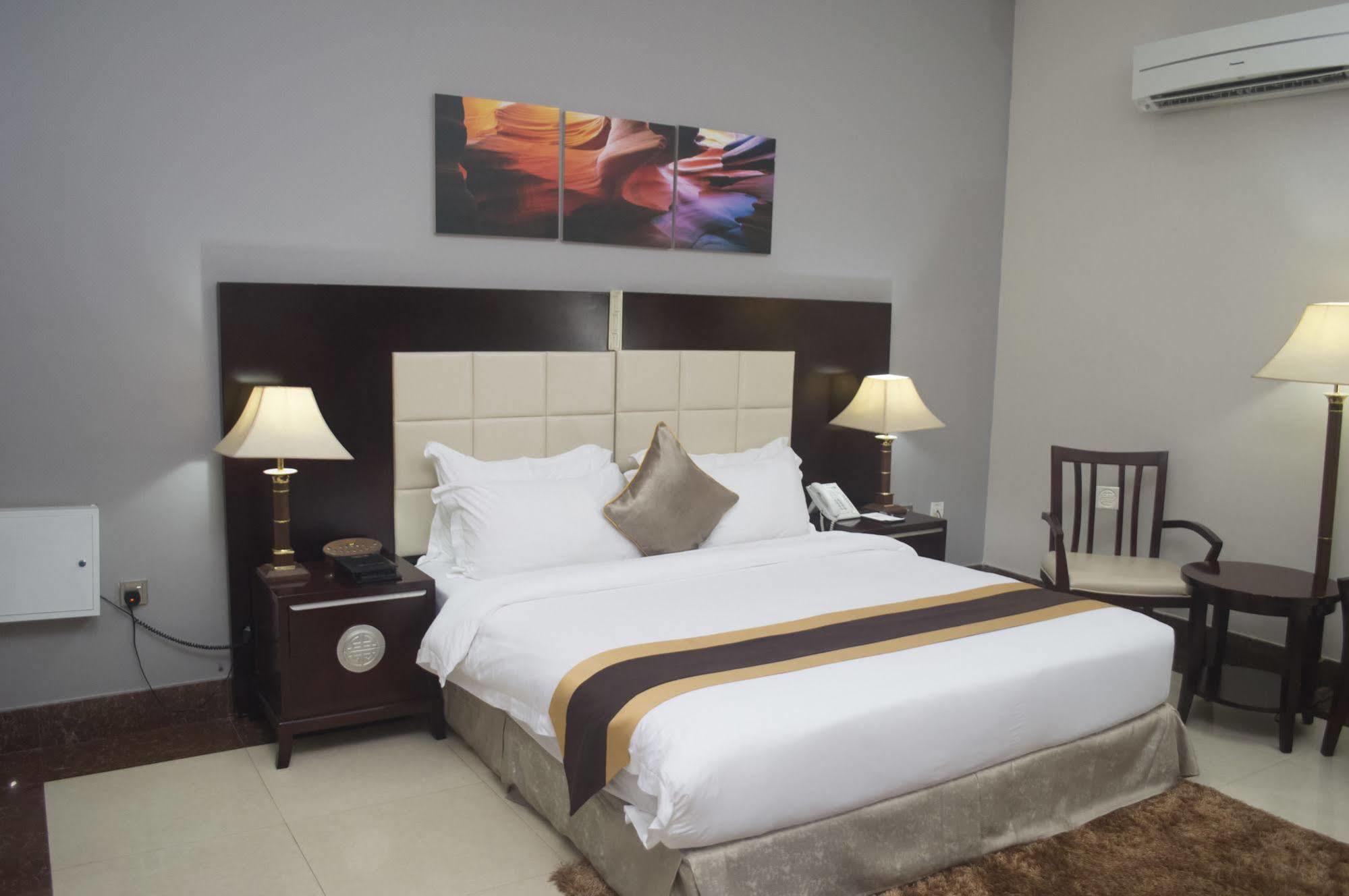 Grandbee Suites Ikeja Zewnętrze zdjęcie
