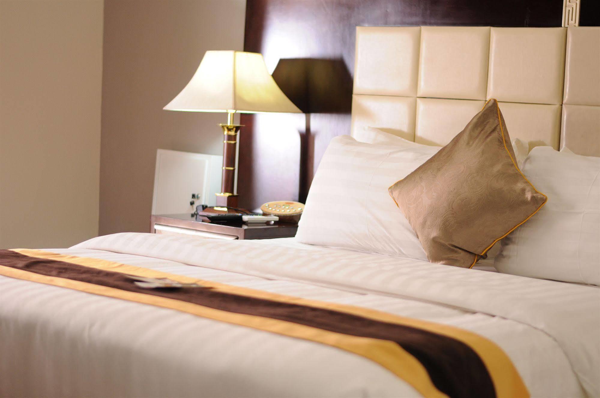 Grandbee Suites Ikeja Zewnętrze zdjęcie
