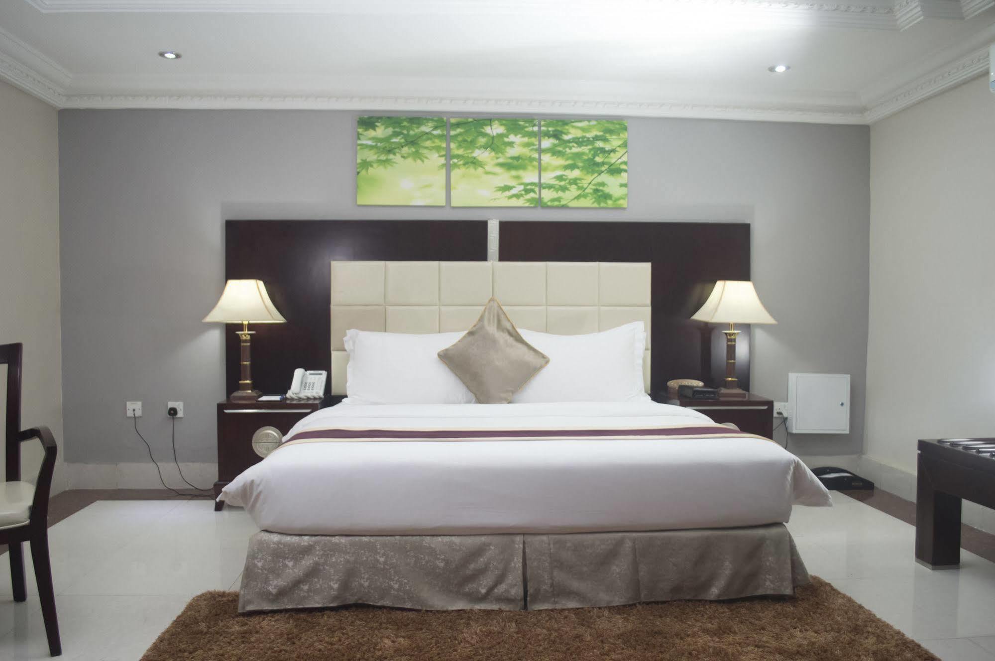 Grandbee Suites Ikeja Zewnętrze zdjęcie