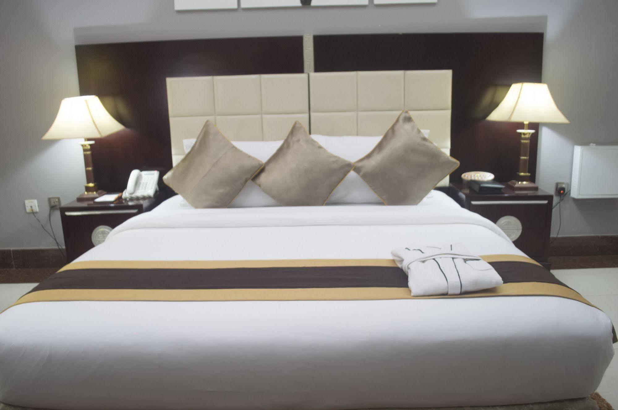 Grandbee Suites Ikeja Zewnętrze zdjęcie